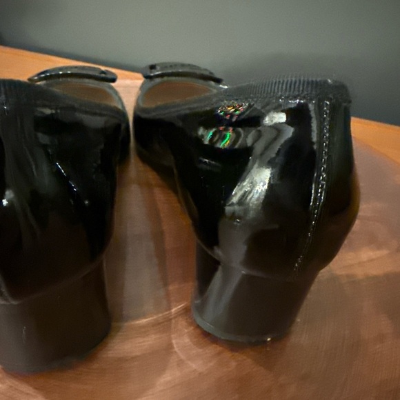 Salvatore Ferragamo Pumps Size 7 6.5? BLK Enamel Leather - Picture 5 of 16